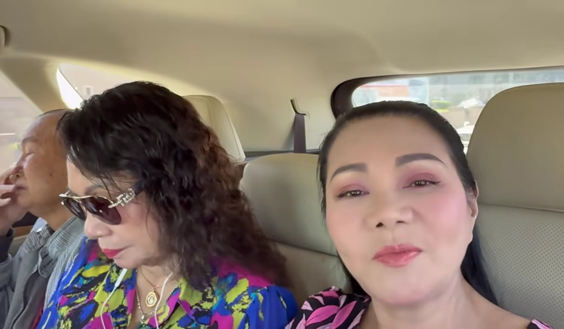 Nghệ sĩ Ngọc Huyền cùng bố mẹ