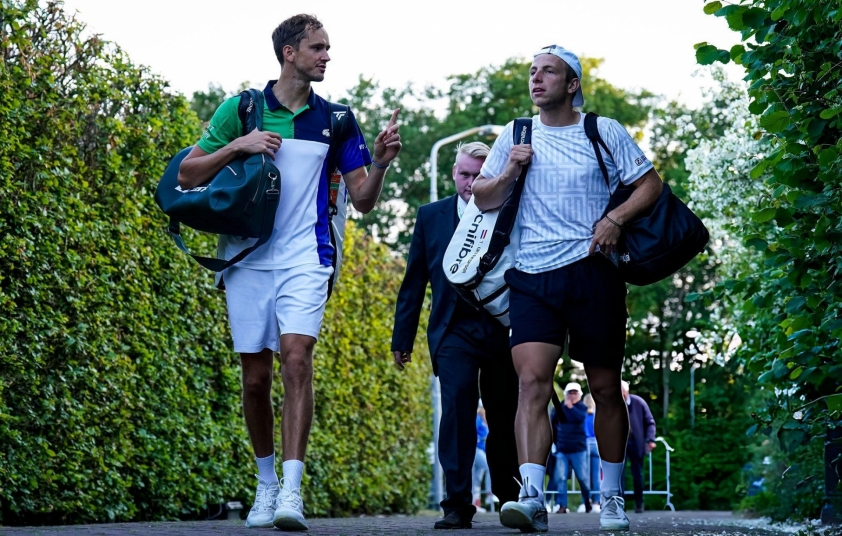 Medvedev gặp đối thủ chưa từng thắng trong sự nghiệp ở chung kết Dubai Championships 799956 Medvedev và đối thủ Tallon Griekspoor tại Dubai