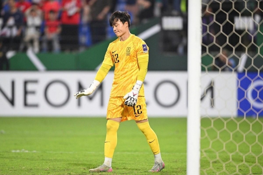 Thủ môn U23 Hàn Quốc trong trận đấu với U23 Việt Nam