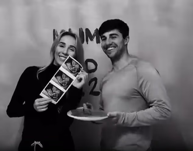 Trước đó, đầu tháng 3, Kearns vui mừng tiết lộ cô đang mang thai đứa con đầu lòng với Liam Walsh