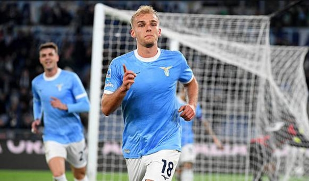 Isaksen ghi bàn duy nhất giúp Lazio đánh bại AC Milan.