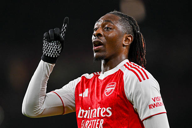 Eberechi Eze trên sân tập