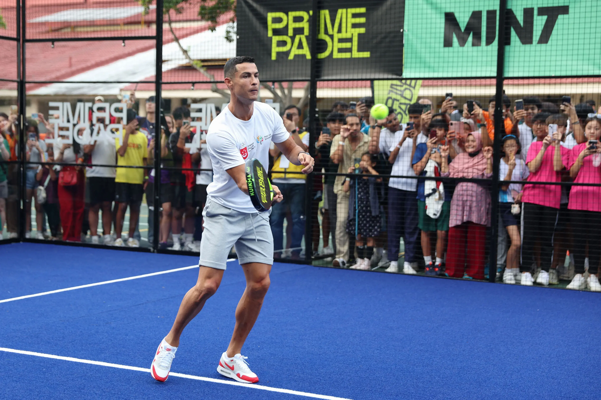 Vì sao Ronaldo, Messi không chọn pickleball? - Ảnh 1. Ronaldo chơi padel