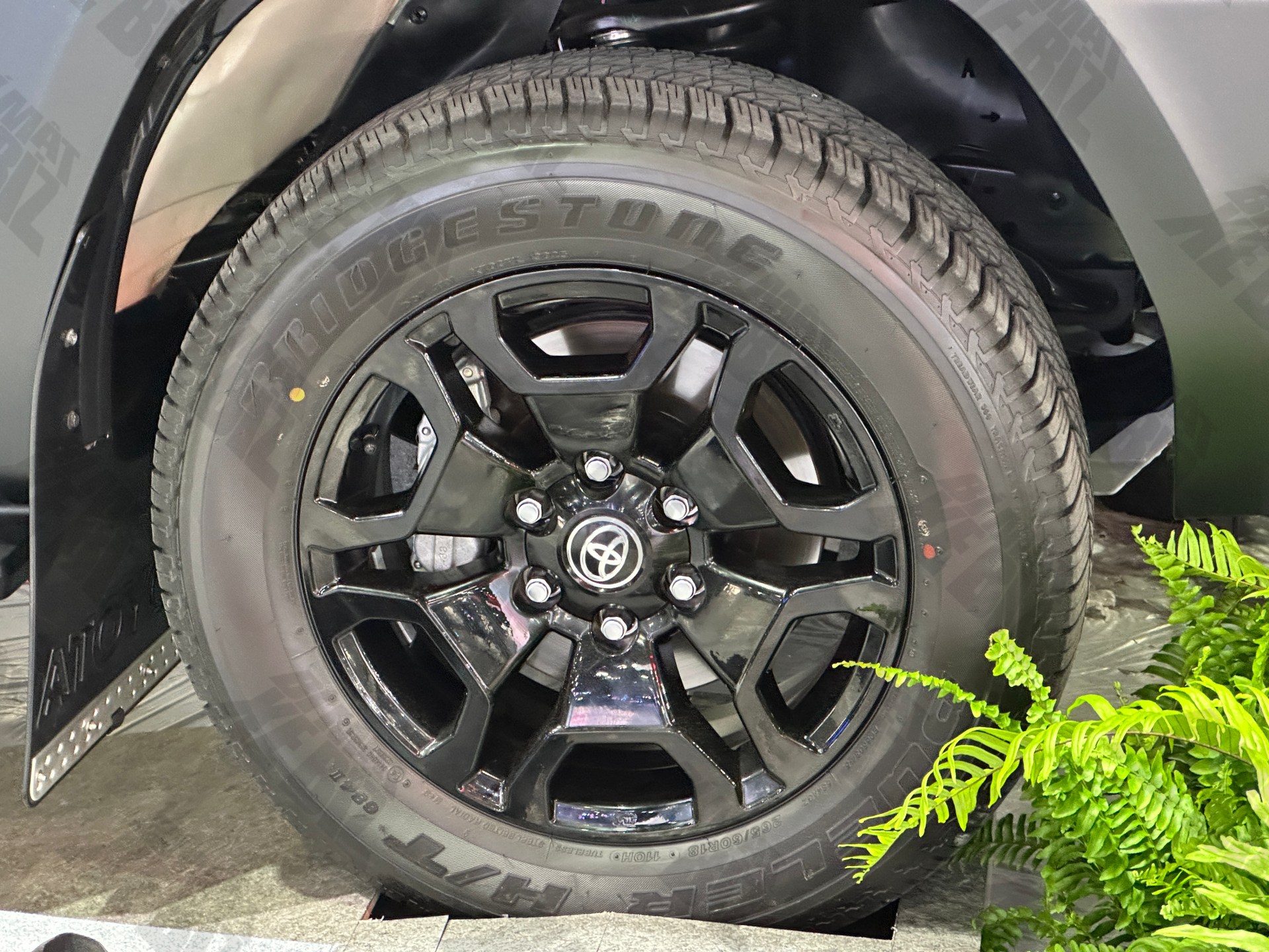 Thùng chứa đồ đa năng tích hợp panel MOLLE tiện lợi