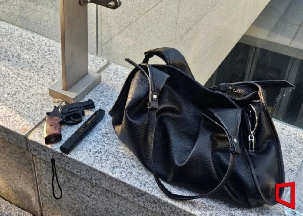 Súng hơi cay, súng điện được thu giữ