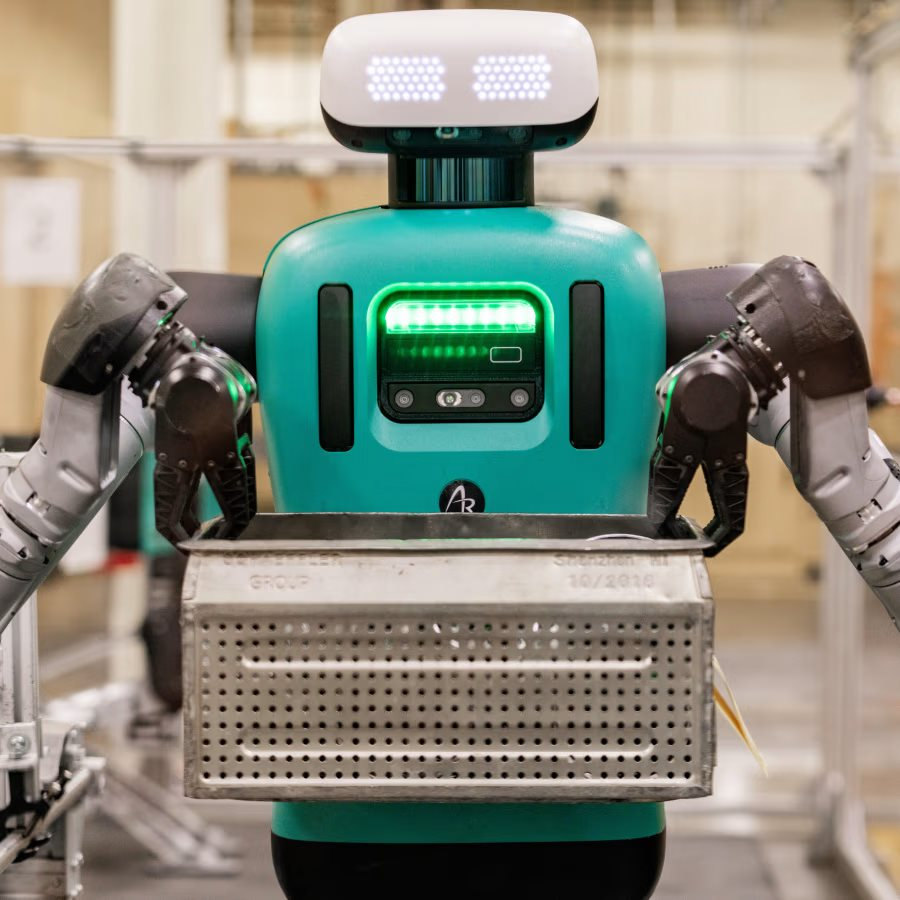 Nhân viên được chuyển đổi sang vị trí kỹ thuật cao hơn nhờ tự động hóa Đào tạo lại người lao động trong môi trường có robot