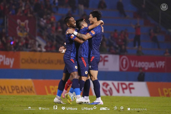 Vòng 16 V-League 2025-2026: Công an Hà Nội khẳng định vị thế anh cả - CAHN quá mạnh ở giải đấu năm nay CAHN quá mạnh so với phần còn lại của V-League 2025-2026