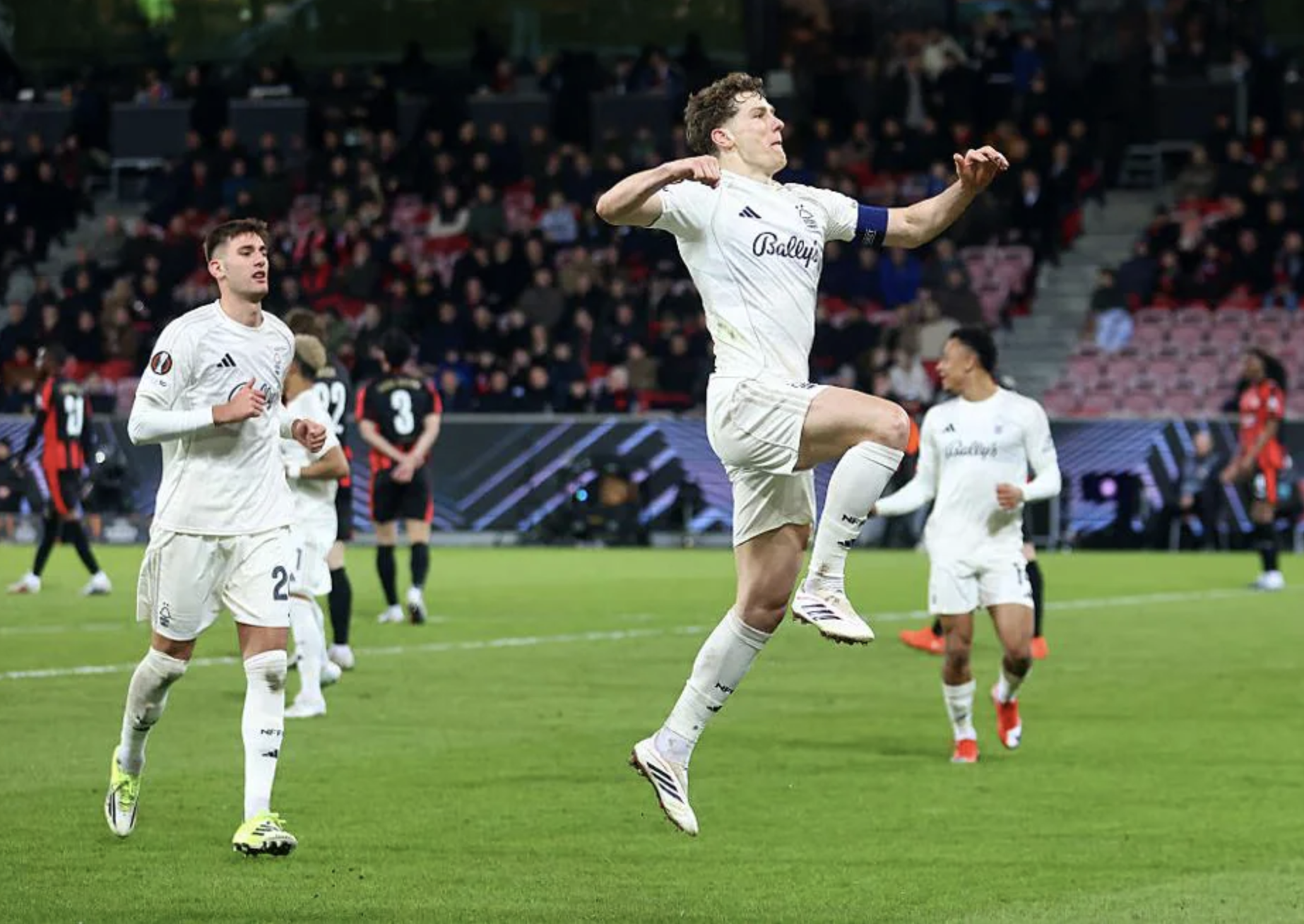 Ryan Yates ghi bàn cho Nottingham Forest