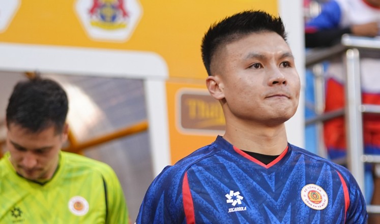 Tiền vệ Nguyễn Quang Hải chuẩn bị thi đấu