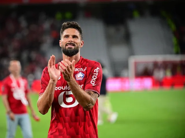 Olivier Giroud thi đấu xuất sắc