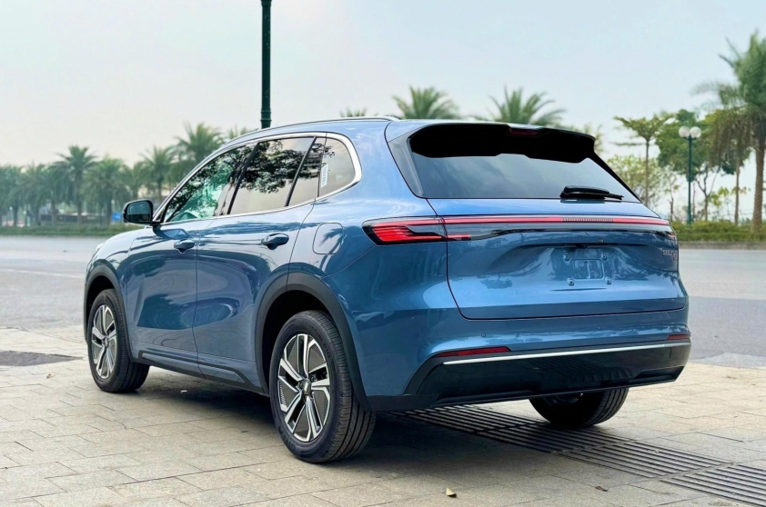 Khoang lái tiện nghi Geely EX5 EM-i