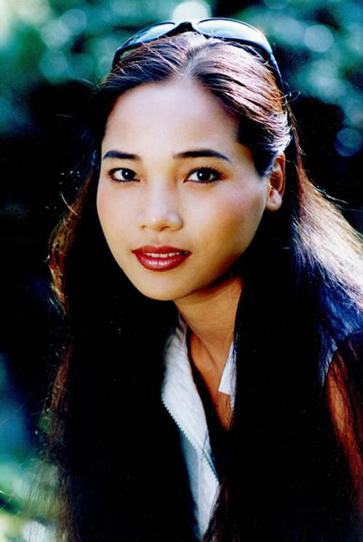 NSƯT Lê Vi sở hữu vẻ đẹp đài các, dịu dàng