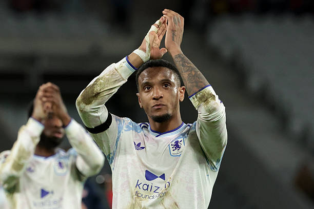 Ezri Konsa thi đấu ấn tượng trong trận gặp Lille