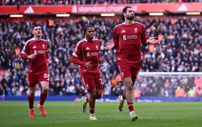 Dominik Szoboszlai mở tỉ số bằng cú sút phạt