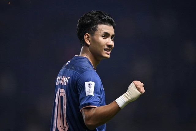 Suphanat ngôi sao bóng đá Đông Nam Á