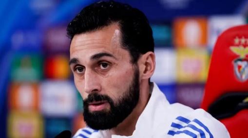 Arbeloa chia sẻ thực trạng phòng thay đồ Real Madrid