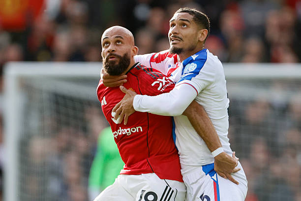 Bryan Mbeumo cố gắng dứt điểm