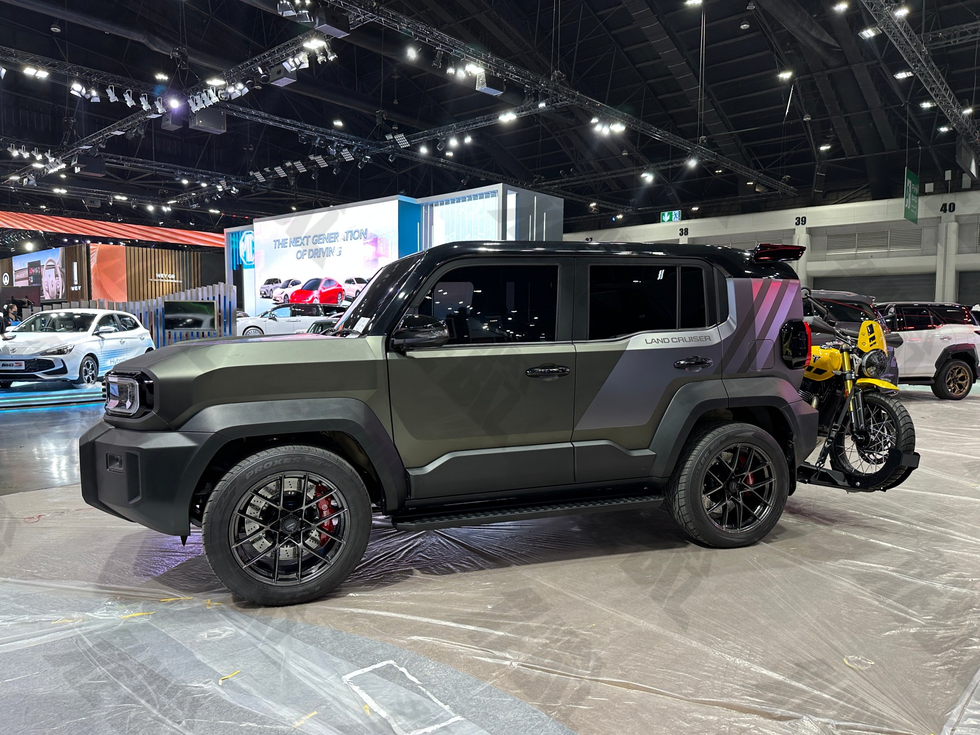 Góc chụp thân xe thể hiện rõ đường nét vuông vức