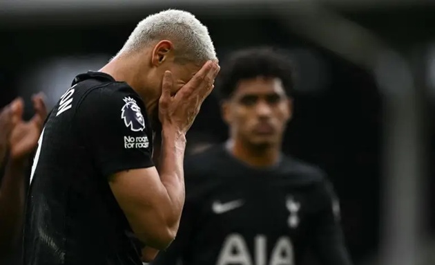 Các cầu thủ Tottenham có thể bị giảm lương.