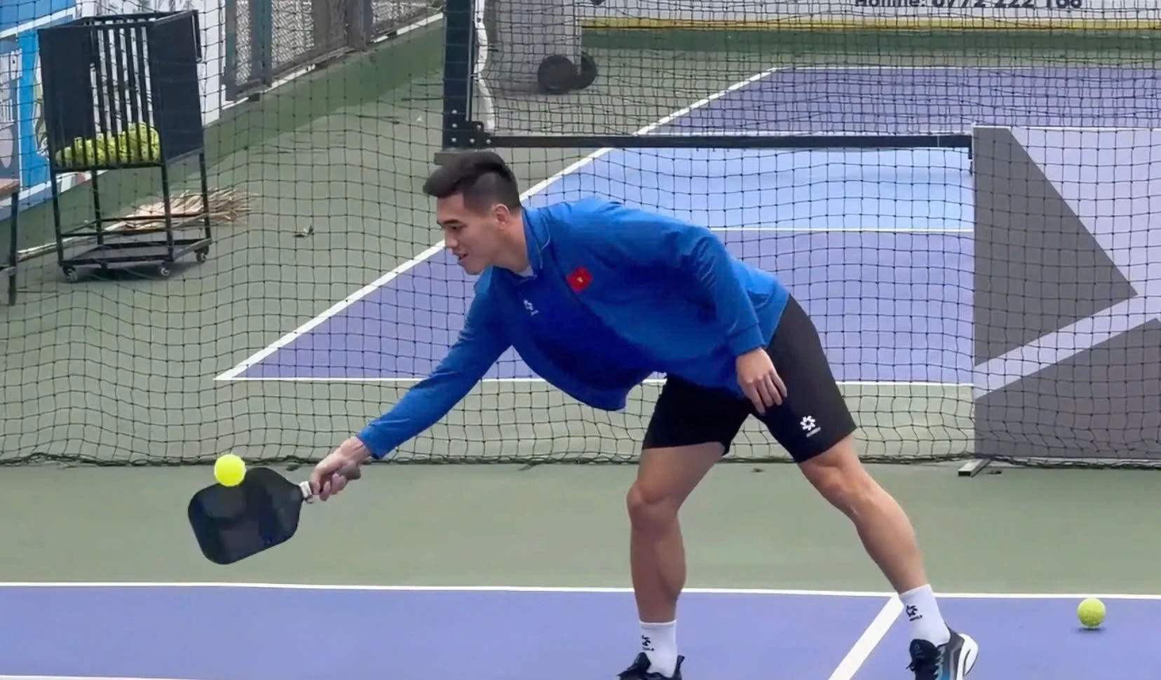 Các tuyển thủ Việt Nam chơi pickleball