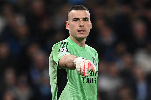 Andriy Lunin chuẩn bị bước ra ánh sáng