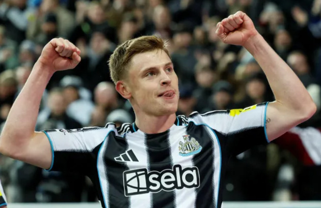 Newcastle tạo áp lực cho Barcelona