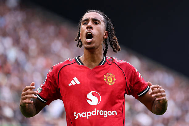 Leny Yoro bị sốc khi được chú ý tại Man Utd