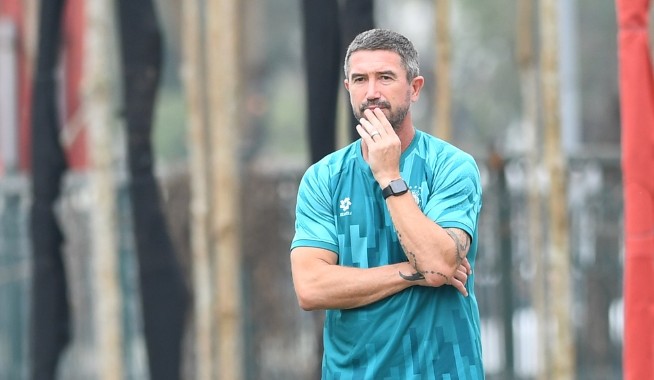 HLV Harry Kewell tại Hà Nội FC