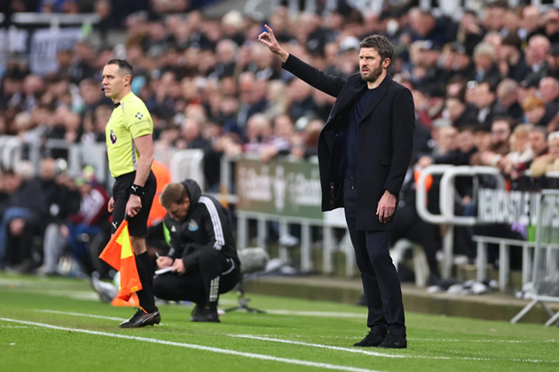 HLV Carrick quyết tâm cùng Man Utd đánh bại Aston Villa.