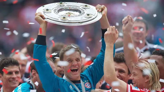 Neuer mở đường cho thế hệ kế cận. Neuer mở đường cho thế hệ kế cận.