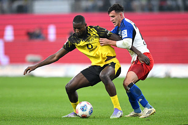 3 điểm nằm trong tầm tay đội chủ nhà.