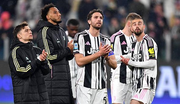 Manuel Locatelli hỏng phạt đền khiến Juventus thất vọng