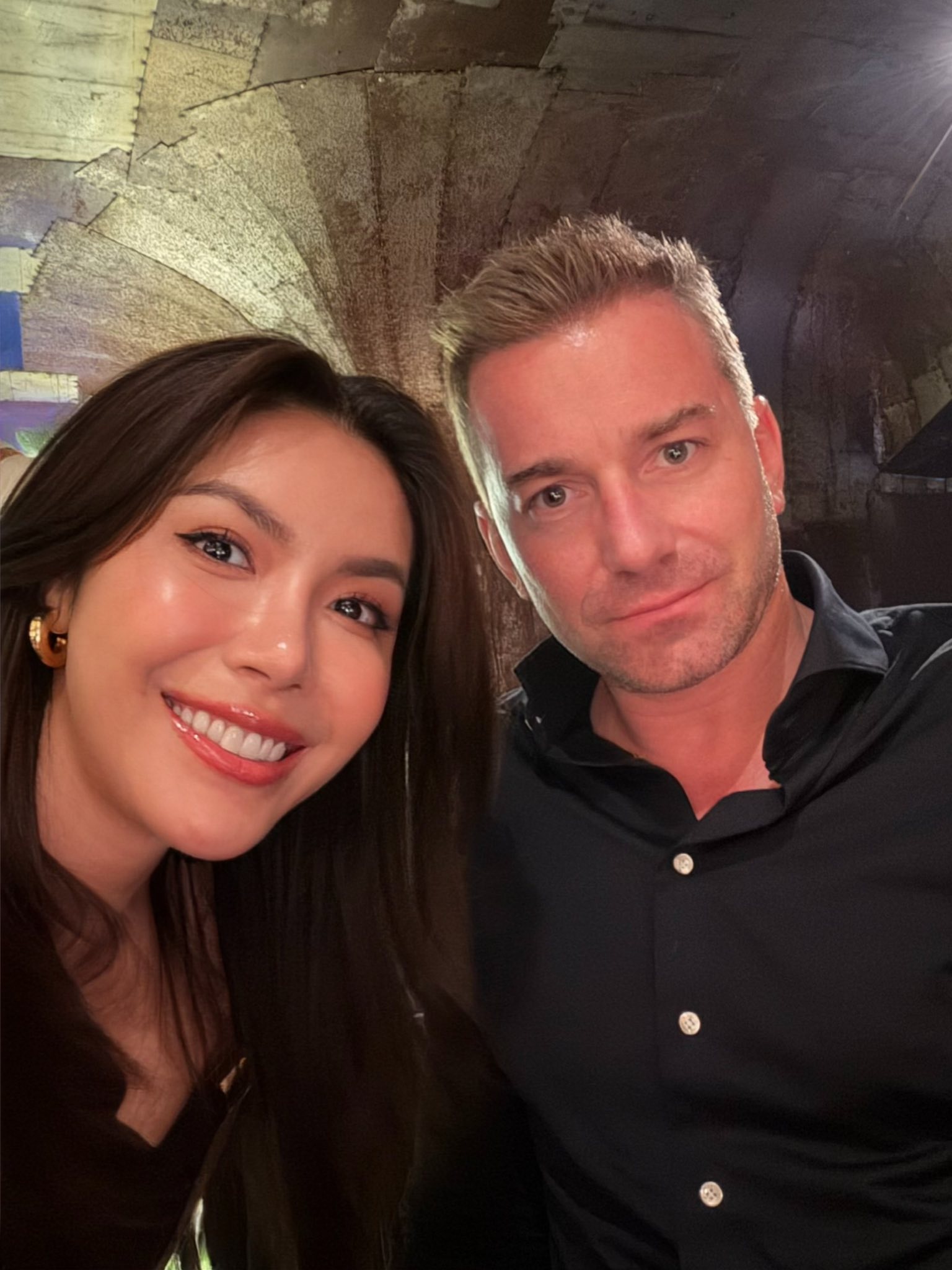 Minh Tú và chồng Minh Tú cùng chồng