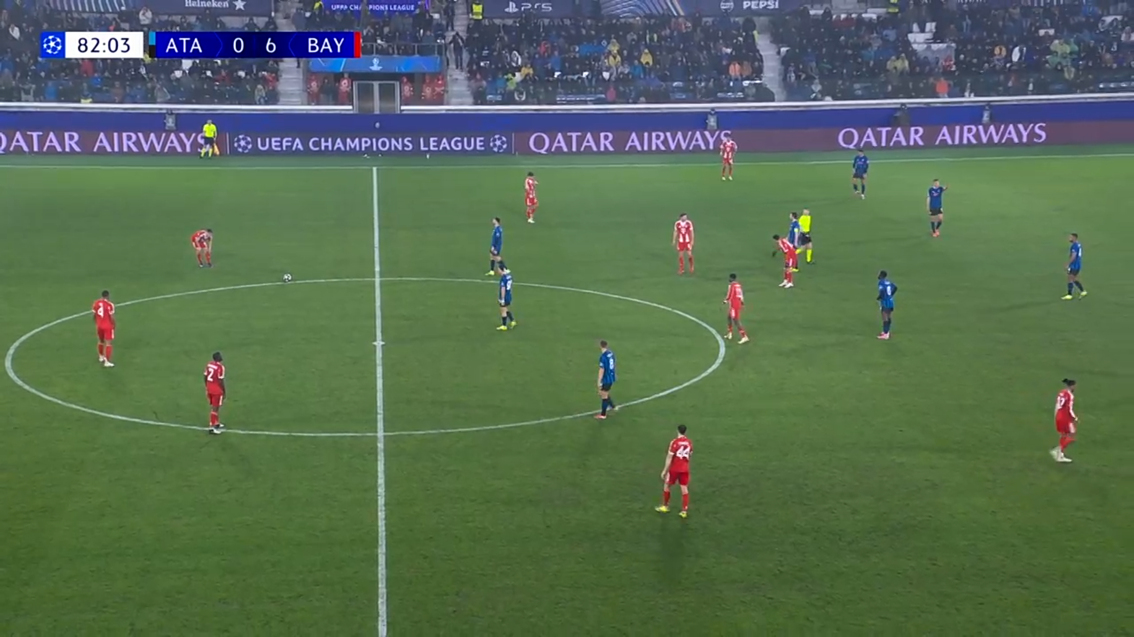 Kimmich nhận thẻ vàng do câu giờ