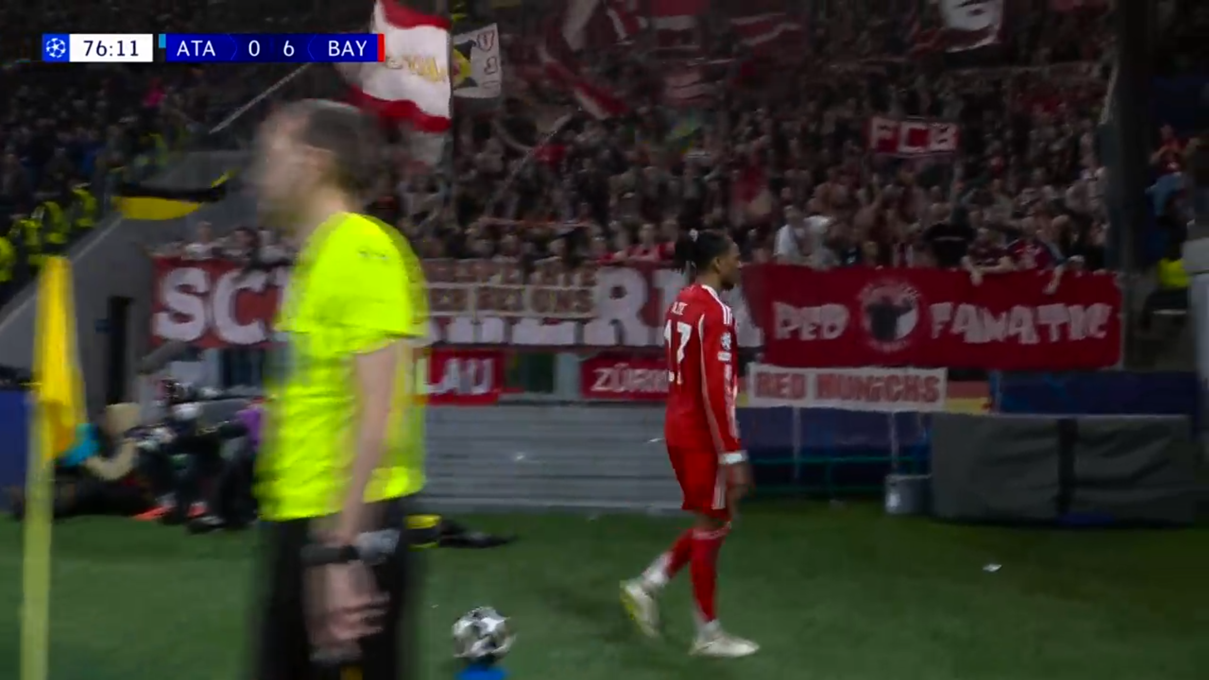 Olise chậm trễ thực hiện phạt góc