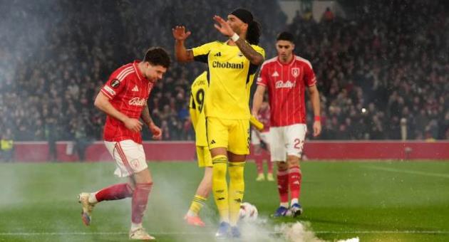 Forest gặp nhiều khó khăn trước Fenerbahce.