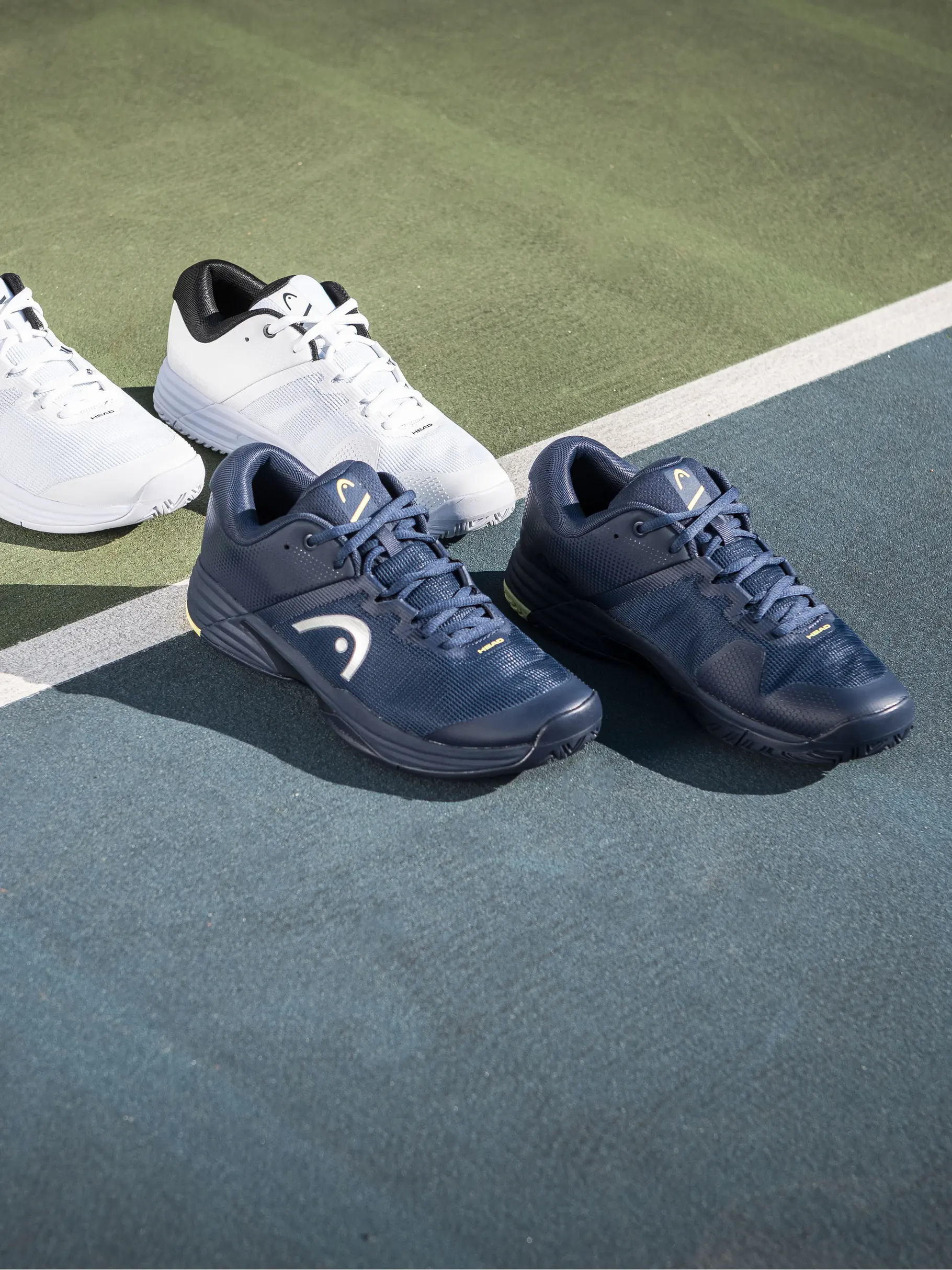 Phần đế ngoài của giày Pickleball Head Revolt Evo 2.0 Thiết kế đế giày với rãnh đa chiều chống trượt