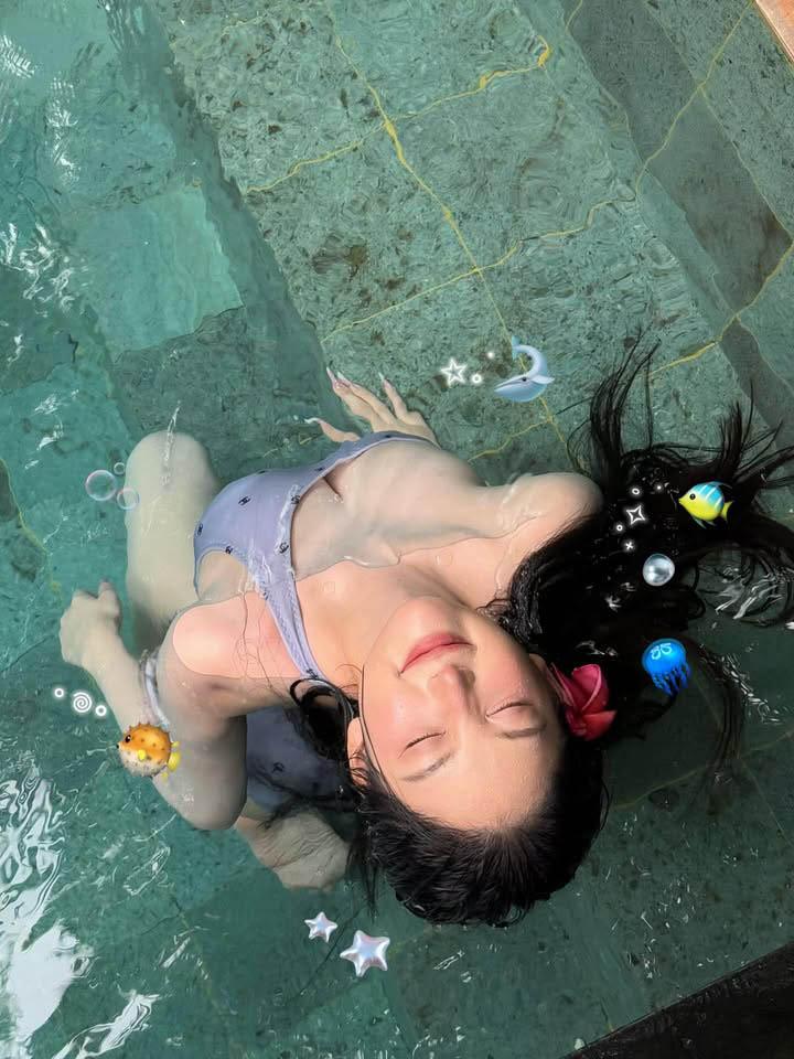 Hot girl vẫn khiến cư dân mạng bùng nổ vì vẻ ngoài bốc lửa, khẳng định mình là một “nhà sáng lập ngành thẩm mỹ