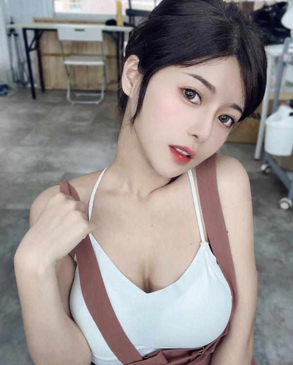 Hot girl Tiểu Hoa nổi bật trên mạng xã hội