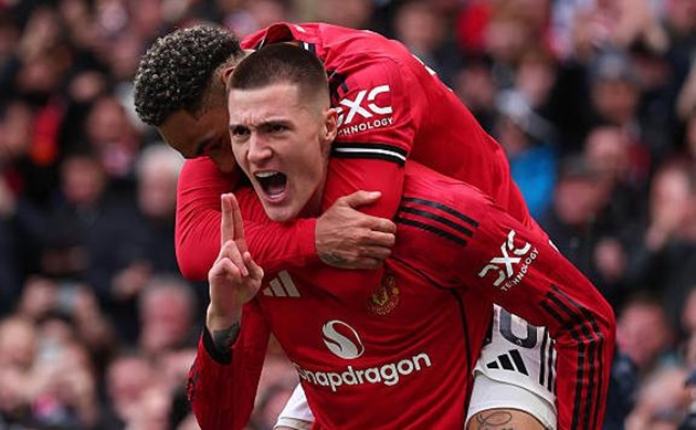 Benjamin Sesko cần được giải phóng khỏi băng ghế dự bị.