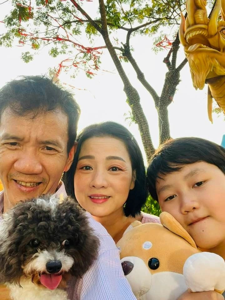 Mỹ Duyên bên con trai