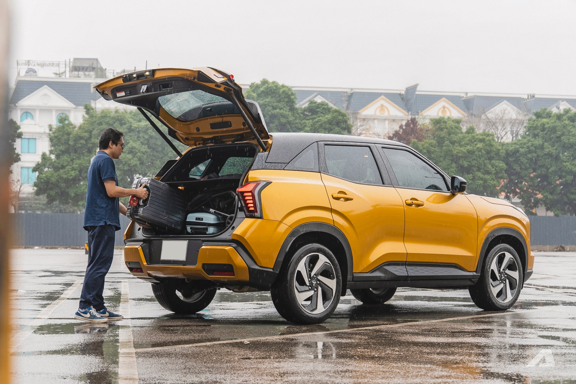 Cốp xe Mitsubishi Xforce chứa được nhiều hành lý cho chuyến đi xa