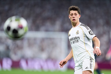 Guler thực hiện cú sút xa tuyệt đẹp tại Bernabeu