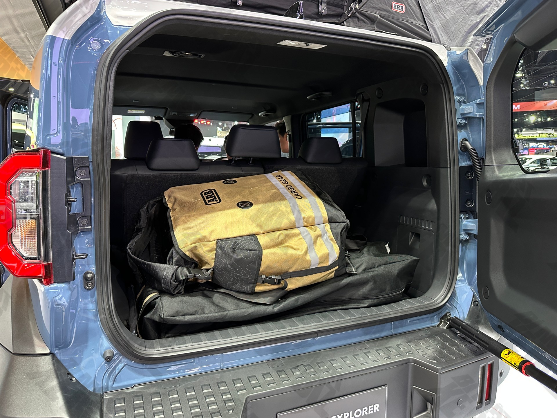 Cụm đèn LED ban ngày mạnh mẽ của mẫu SUV mới 