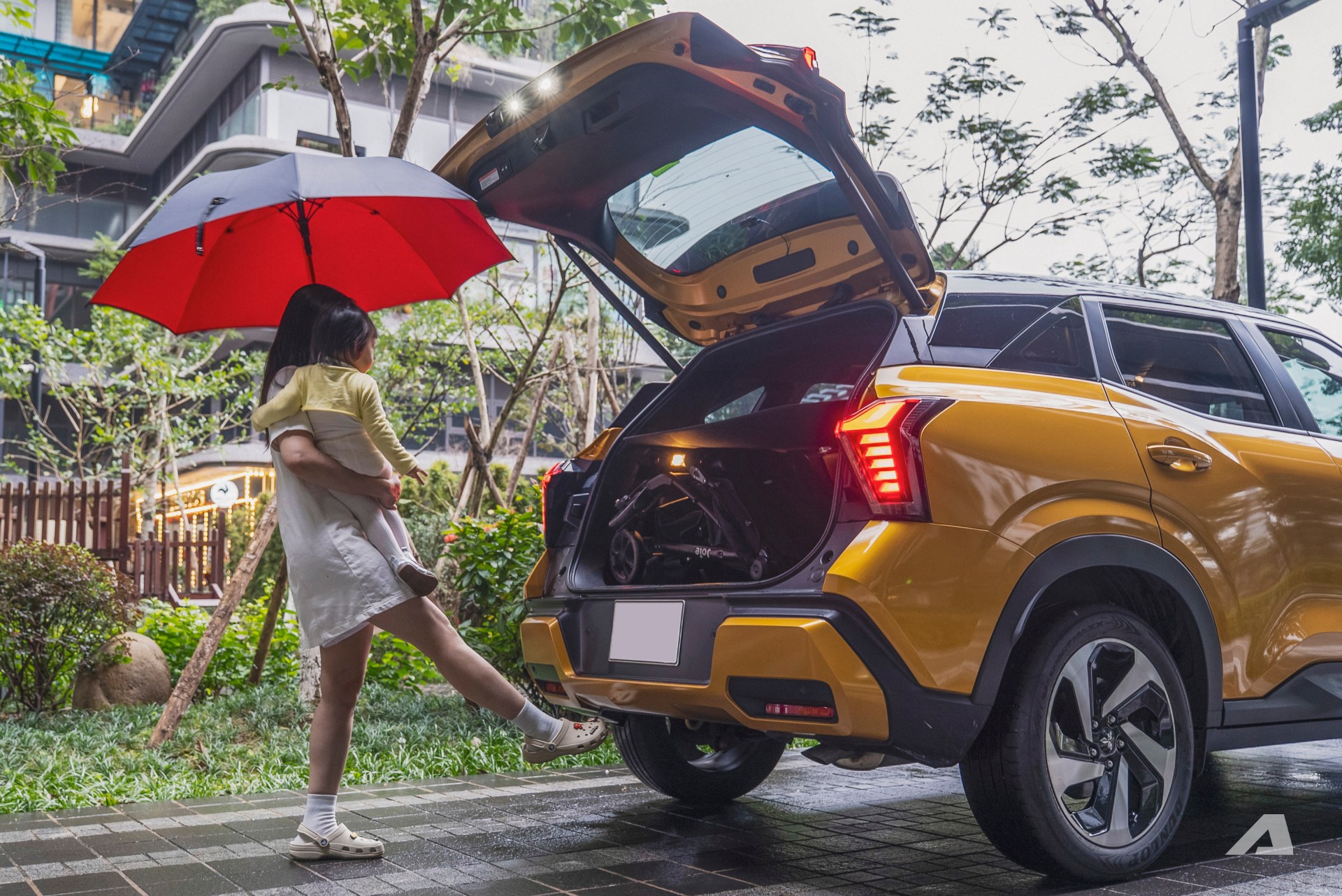 Tính năng đá cốp tiện lợi giúp mở cửa cốp nhanh chóng