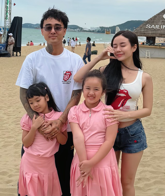 Đạt G coi con riêng của vợ như con đẻ. Hình ảnh Đạt G bên hai con riêng của vợ.