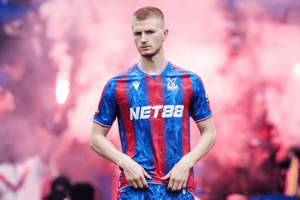 Tiền vệ Adam Wharton