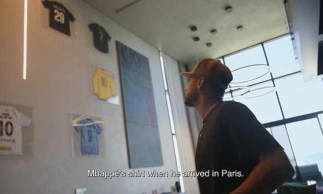 Neymar và bộ sưu tập áo đấu của Messi, Ronaldo