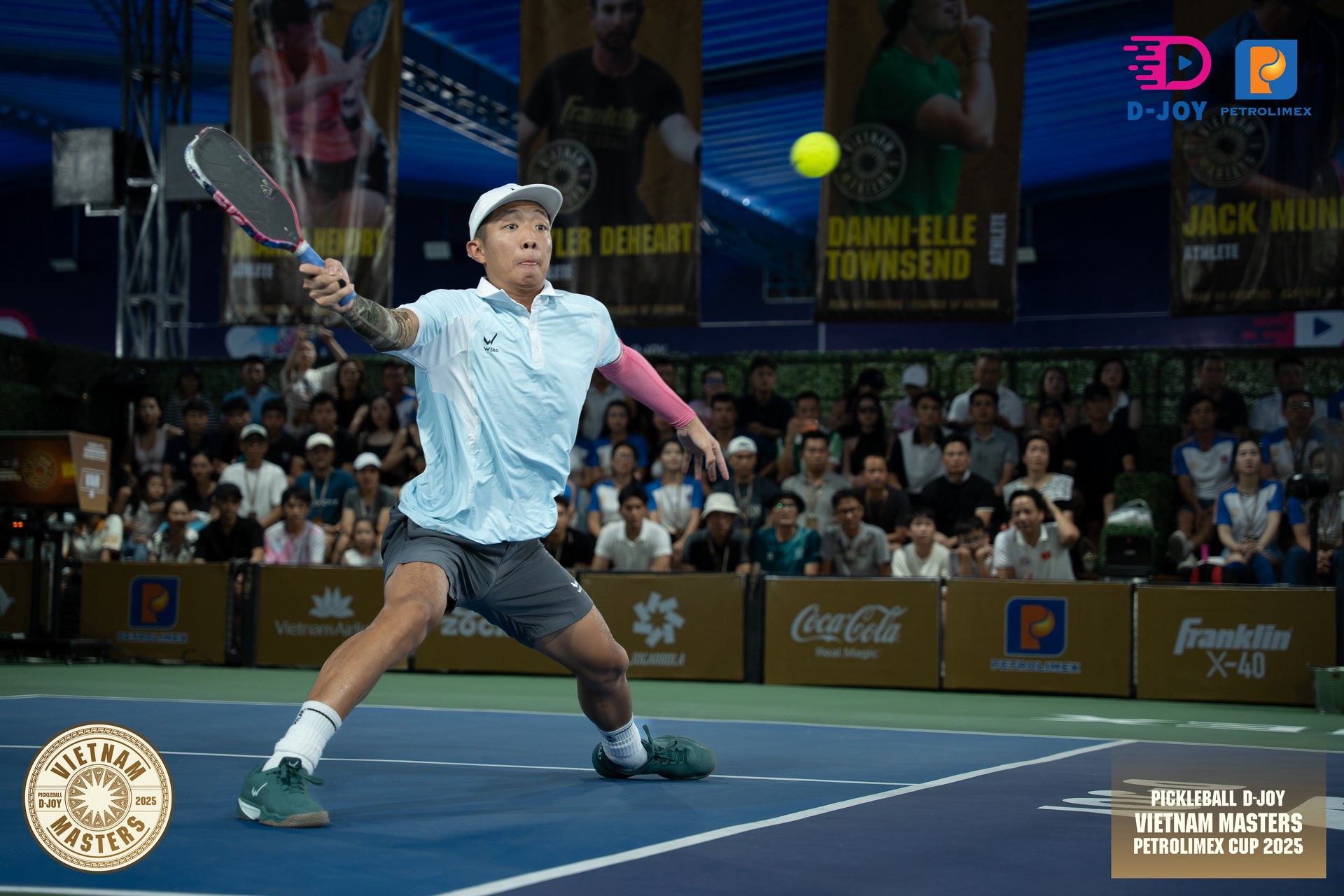 Quang Dương được khen khoẻ như… Nadal khi đánh 3 trận chung kết pickleball trong một ngày - Ảnh 2. Quang Dương thi đấu liên tục tại Vietnam Masters Petrolimex Cup 2025