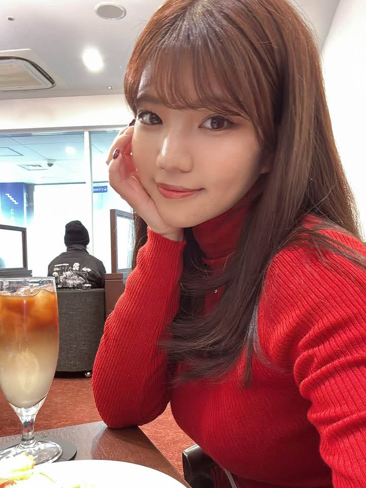 Làm clip nấu ăn, hot girl khiến cả trăm ngàn fan “xem không rời mắt”- Ảnh 1. Hot girl Mana Okite làm clip nấu ăn gây chú ý